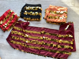RR11 Heupsjaal met rijen goudkleurige pailletten. Sjaal is in diverse kleuren te bestellen.