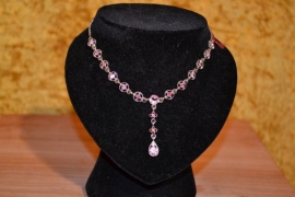 Halsketting met Swarovski kristallen, roze of blauw