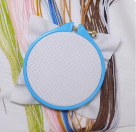 Mini kunststof borduurring - 8 cm BLAUW