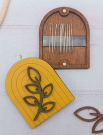 Houten naaldendoosje BLAD GEEL