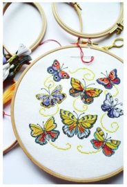 DMC borduurboek CROSS-STITCH ( met de 35 nieuwe kleuren )