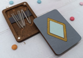 Houten naaldendoosje RUIT met magneet