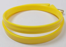 Mini kunststof borduurring - 8 cm GEEL