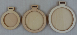 3 houten mini borduurhangers / lijstjes ROND