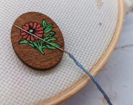 Naald magneet / needle minder BLOEM ROOD