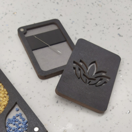 Houten naaldendoosje LELIE met magneet