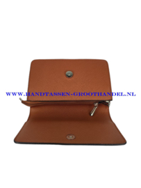 N72 Handtas Flora & Co 8053 camel (donker)