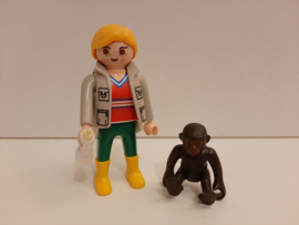 Verzorgster met babygorilla (11691)