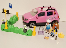 Familiewagen met parkeerplaats (17455)
