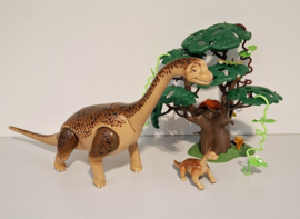 Dino Brachiosaurus met jong (16613)
