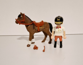 Amazone met paard (16637)
