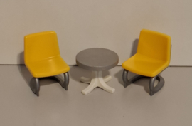 Tafel met 2 stoelen geel (16132)