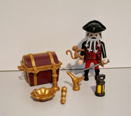 Piraat met schatkist (16641)