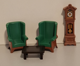 Fauteuil groen (2x) met tafel en klok (16137)