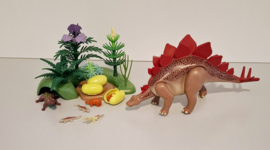 Dino  Stegosaurus met nest (16610)
