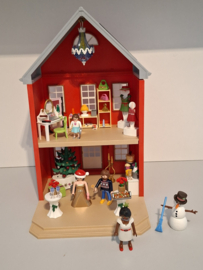 Woonhuis in kerstsfeer (17559)