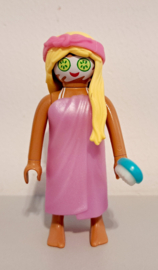 Vrouw met masker (19)