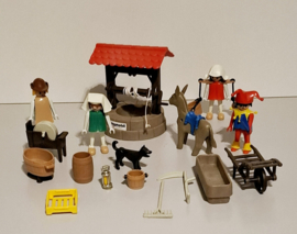 Playmobil vintage middeleeuwse boeren met waterput