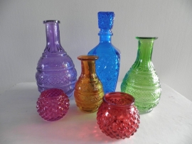 Set van 6 gekleurde glazen flessen/waxinehouder VERKOCHT