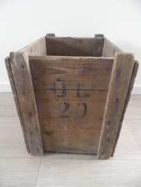 Oud houten kratje met tekst `Dixol` VERKOCHT