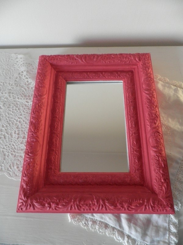 Roze houten lijst met spiegeltje