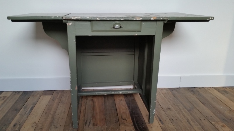 Groen uitklapbaar houten bureau/werktafel met lade VERKOCHT