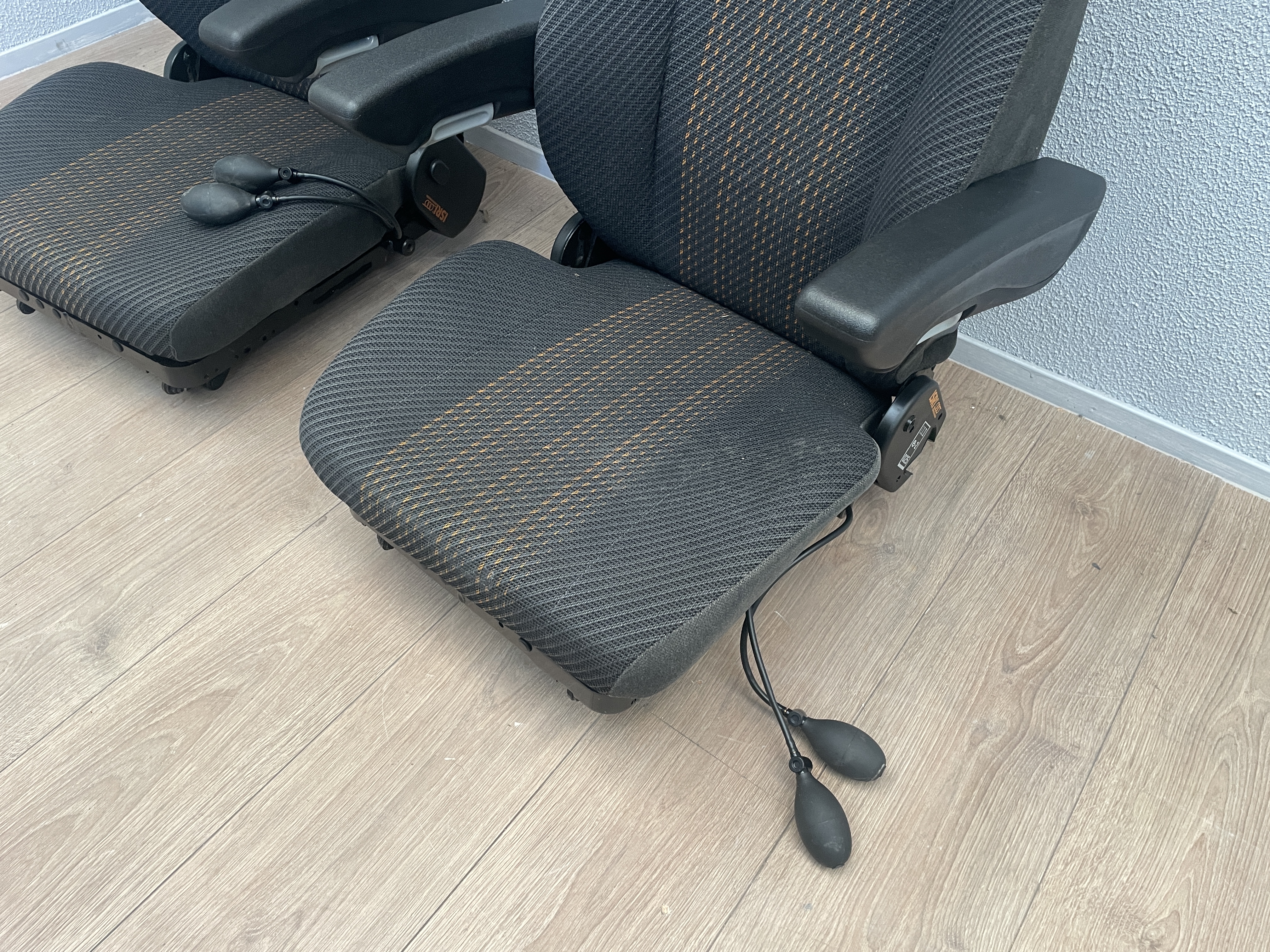 Isri stoelen
