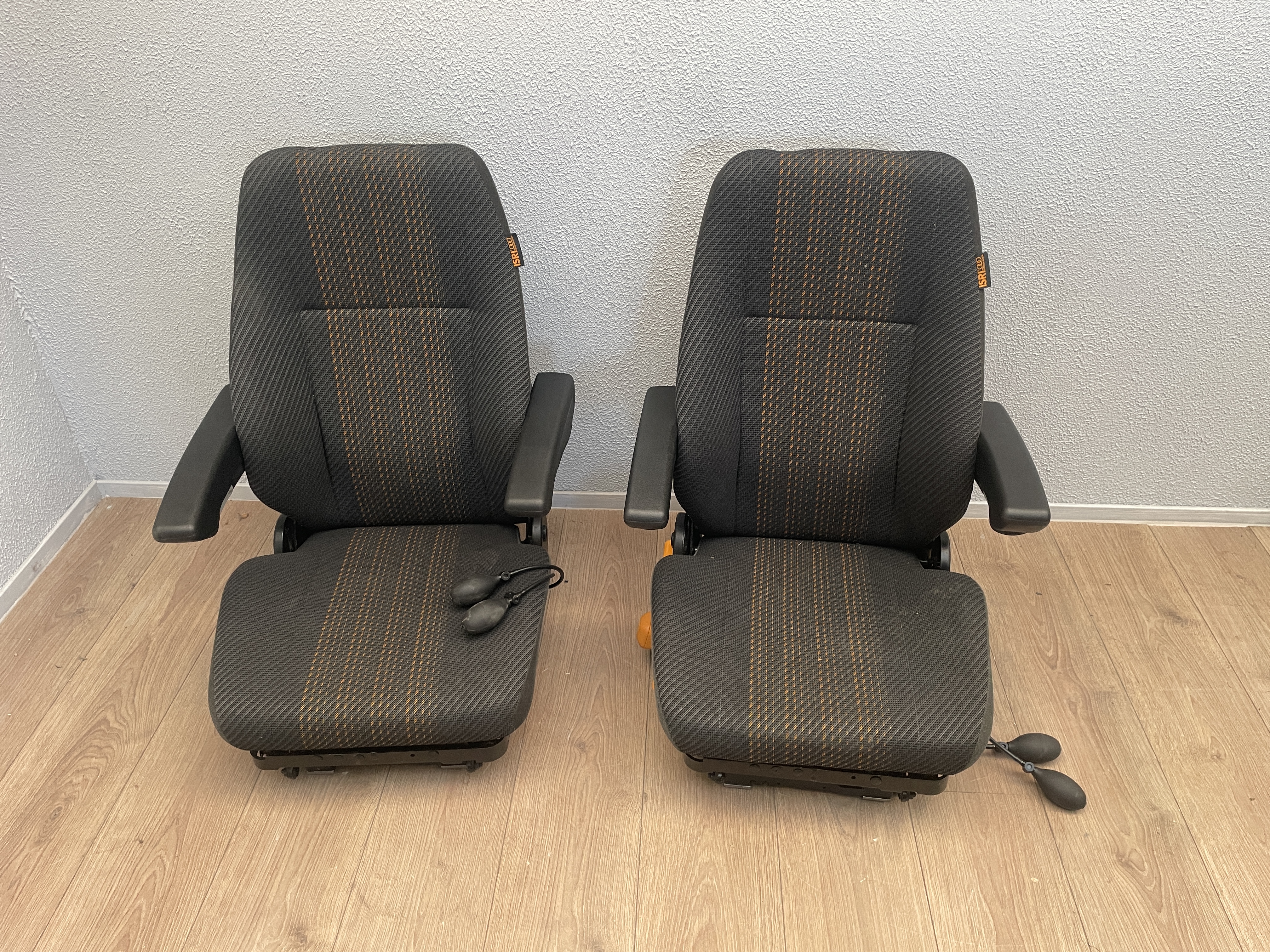 Isri stoelen