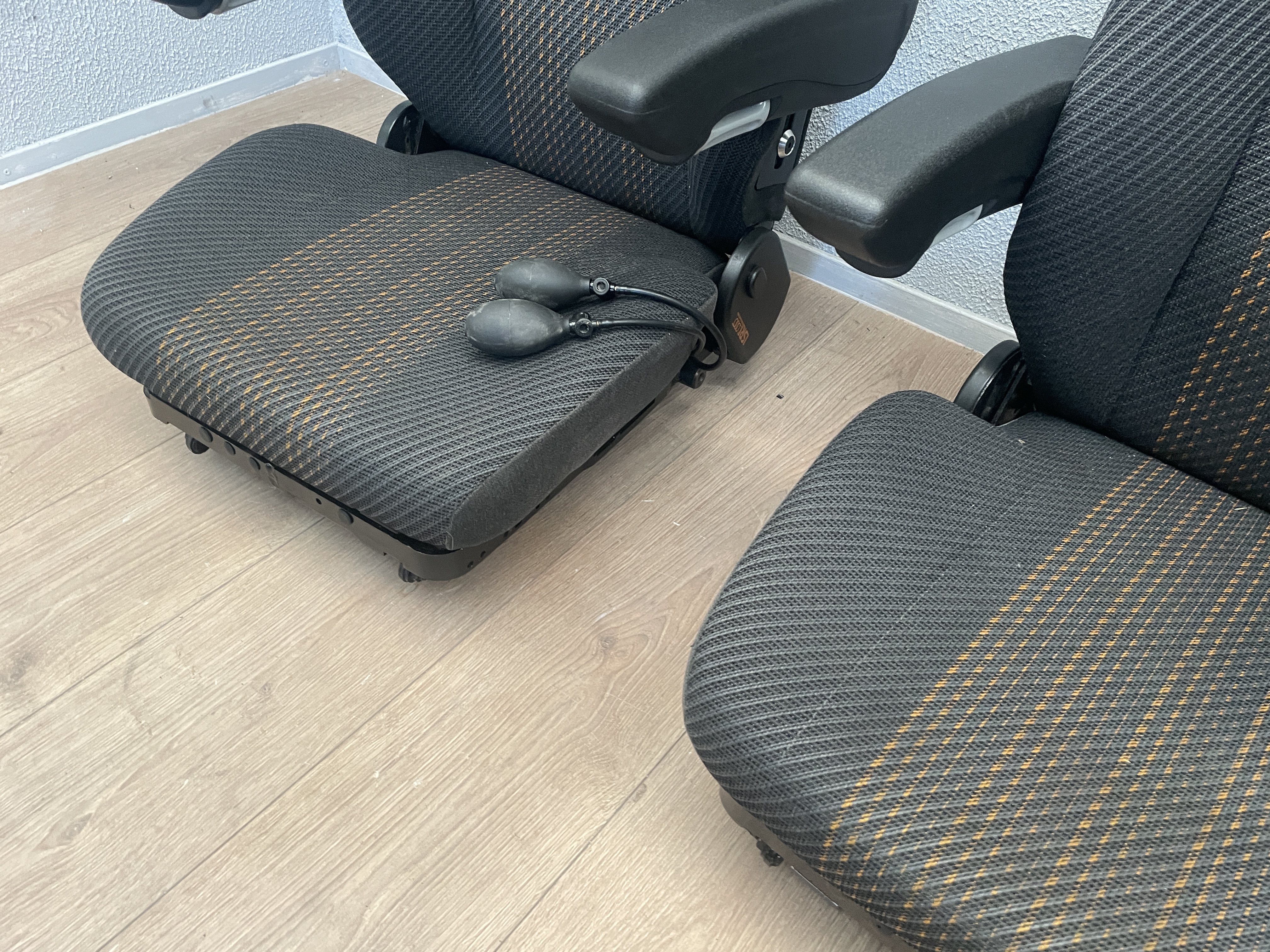 Isri stoelen