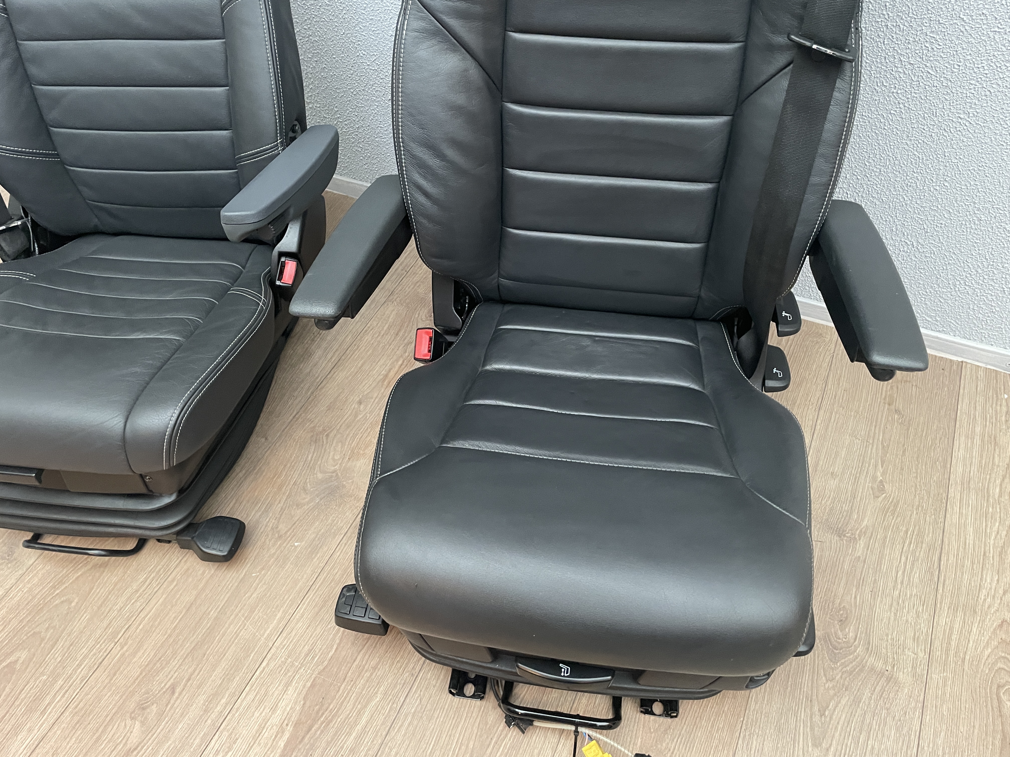 V8 set leren stoelen nieuw leer