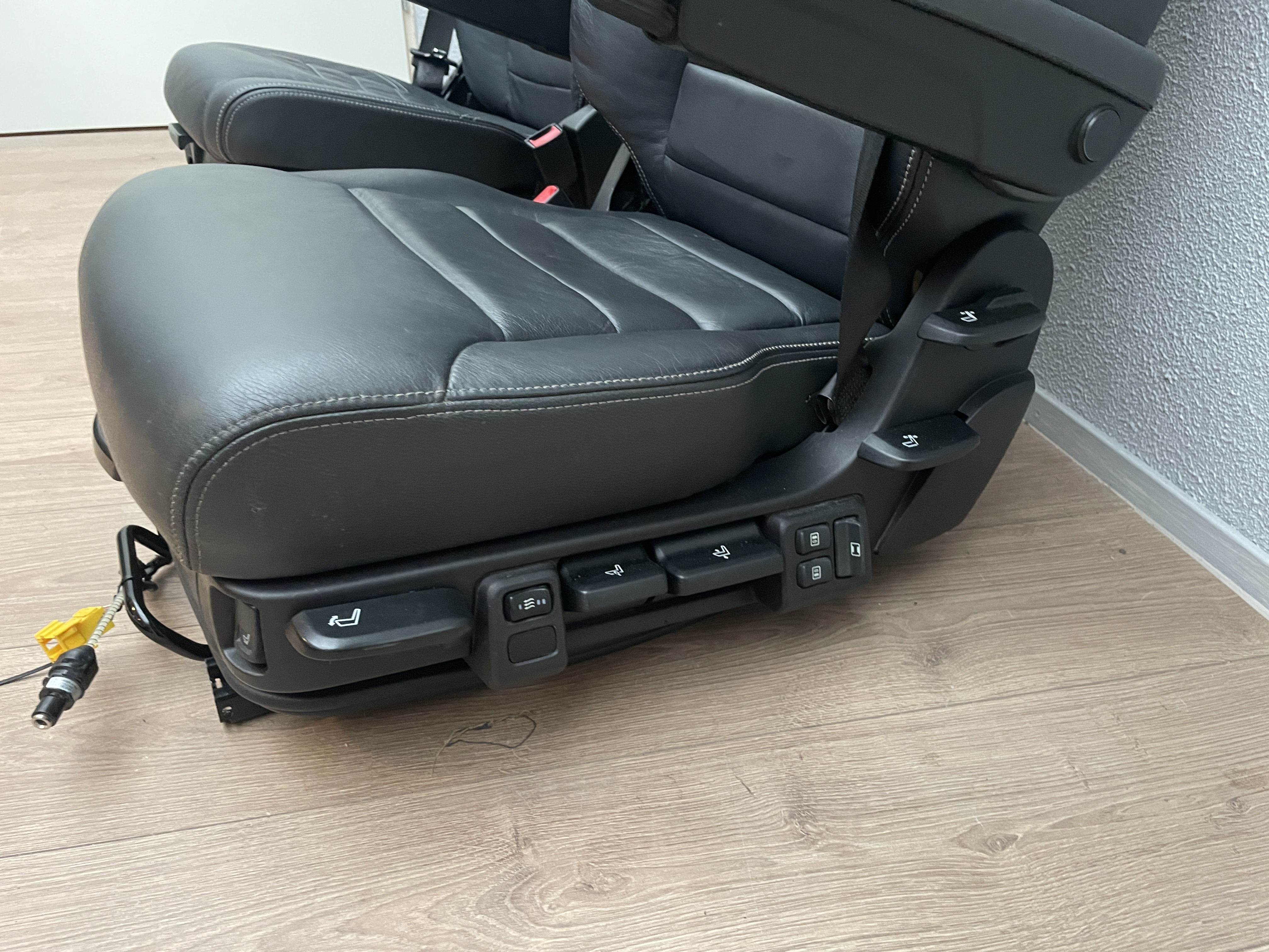 V8 set leren stoelen nieuw leer