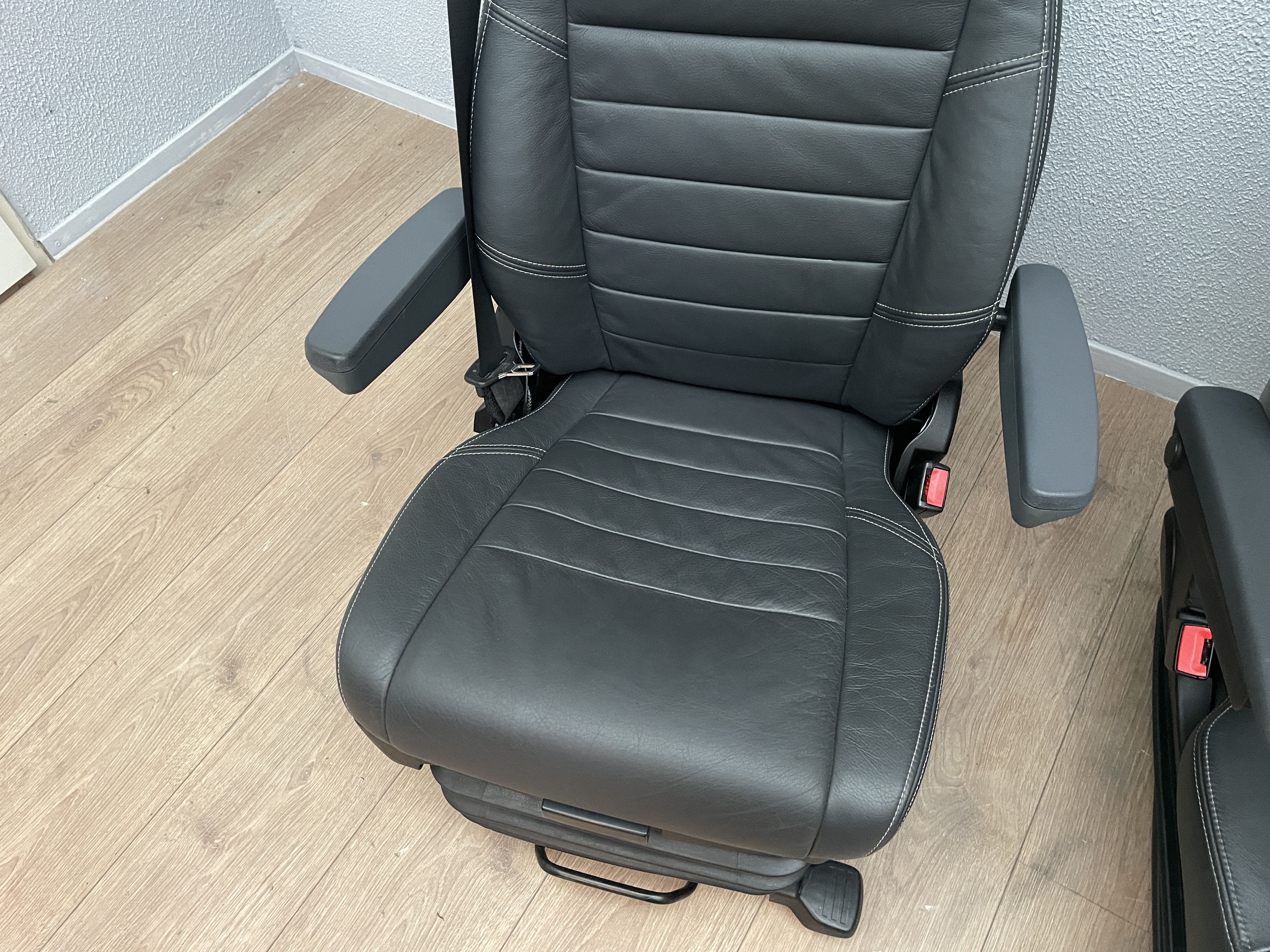 V8 set leren stoelen nieuw leer