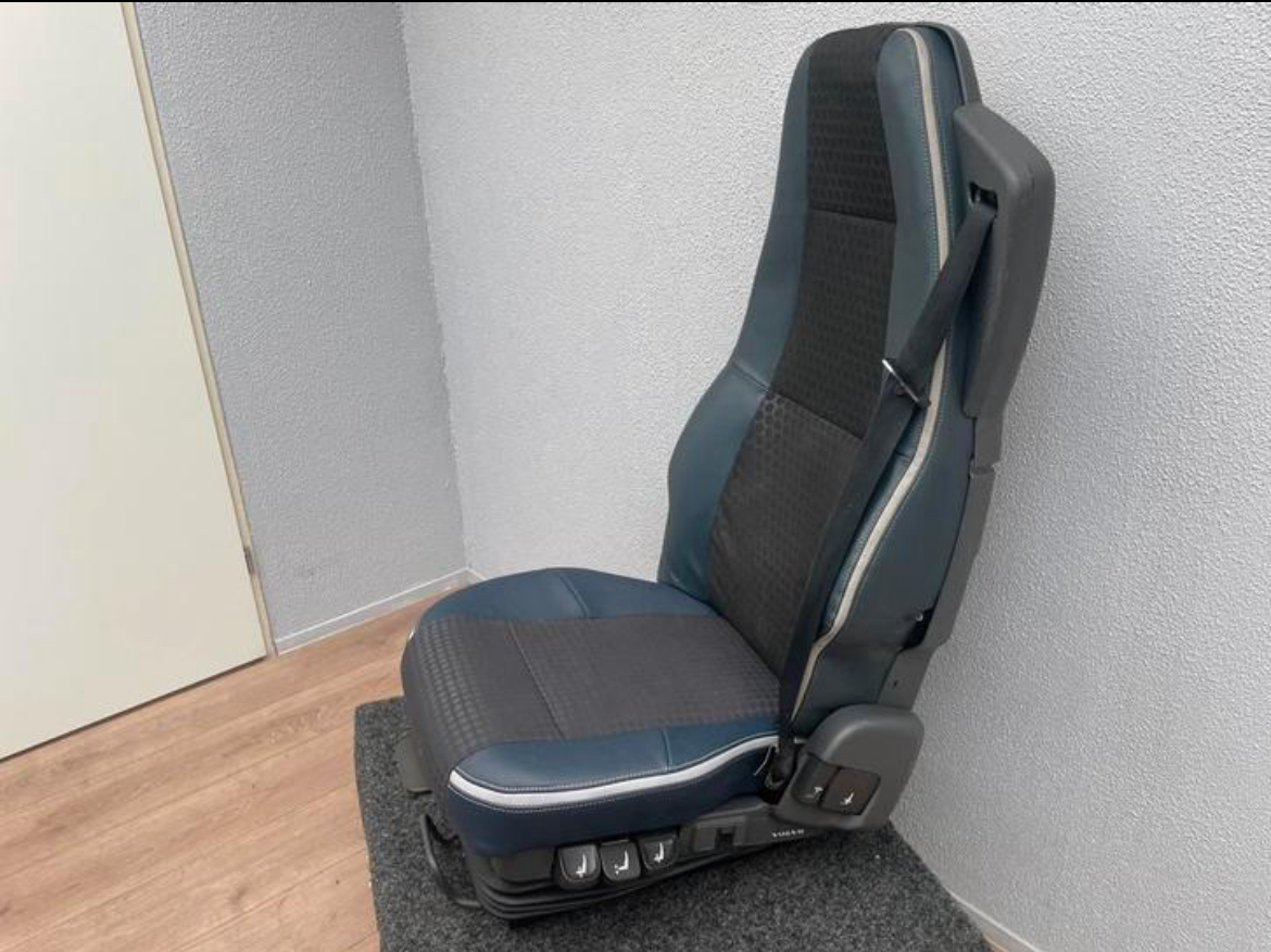 Volvo blauw stip kunst leer