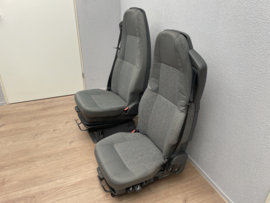 Set Volvo stoelen grijs stof luchtgeveerd