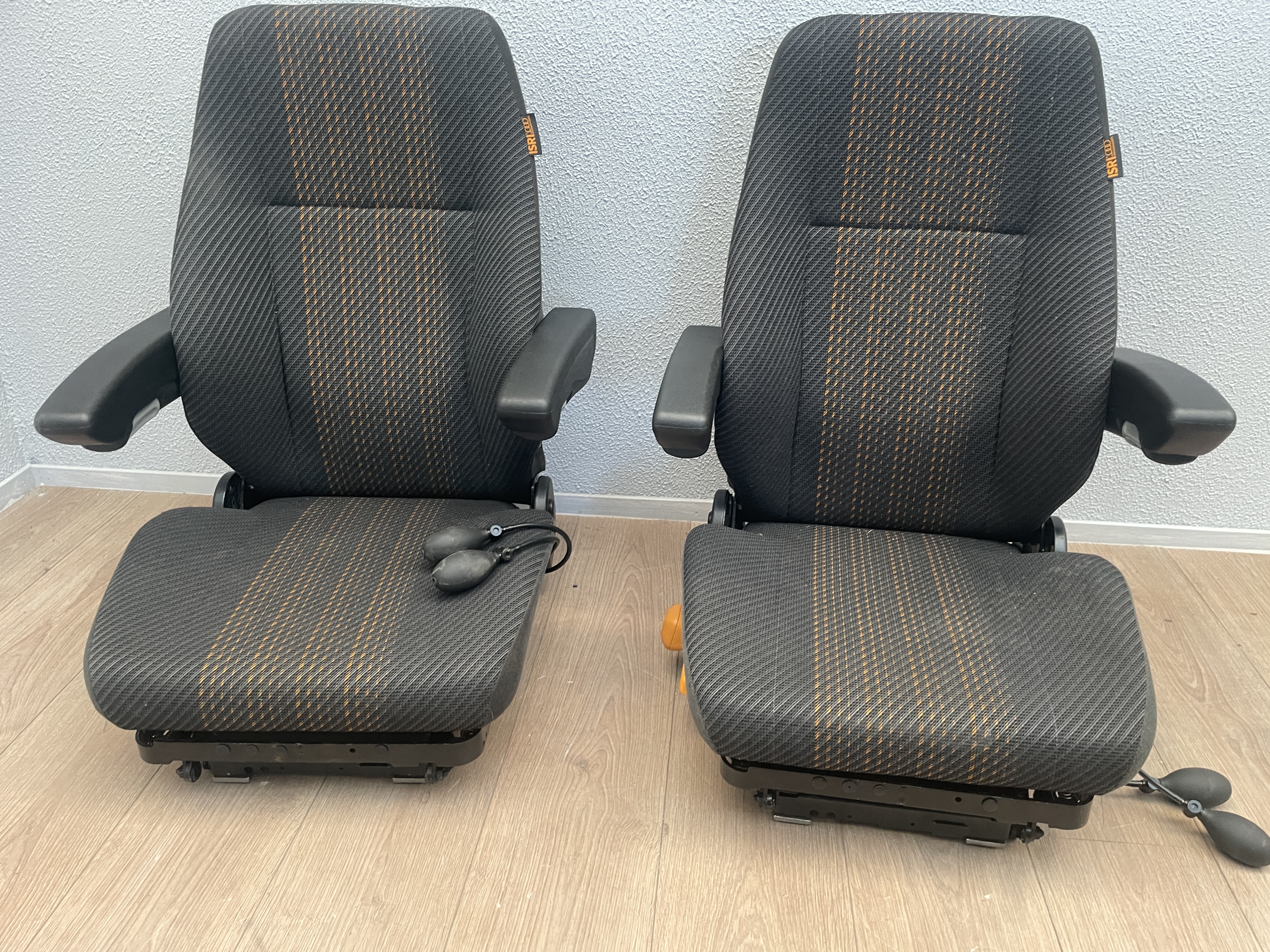 Isri stoelen