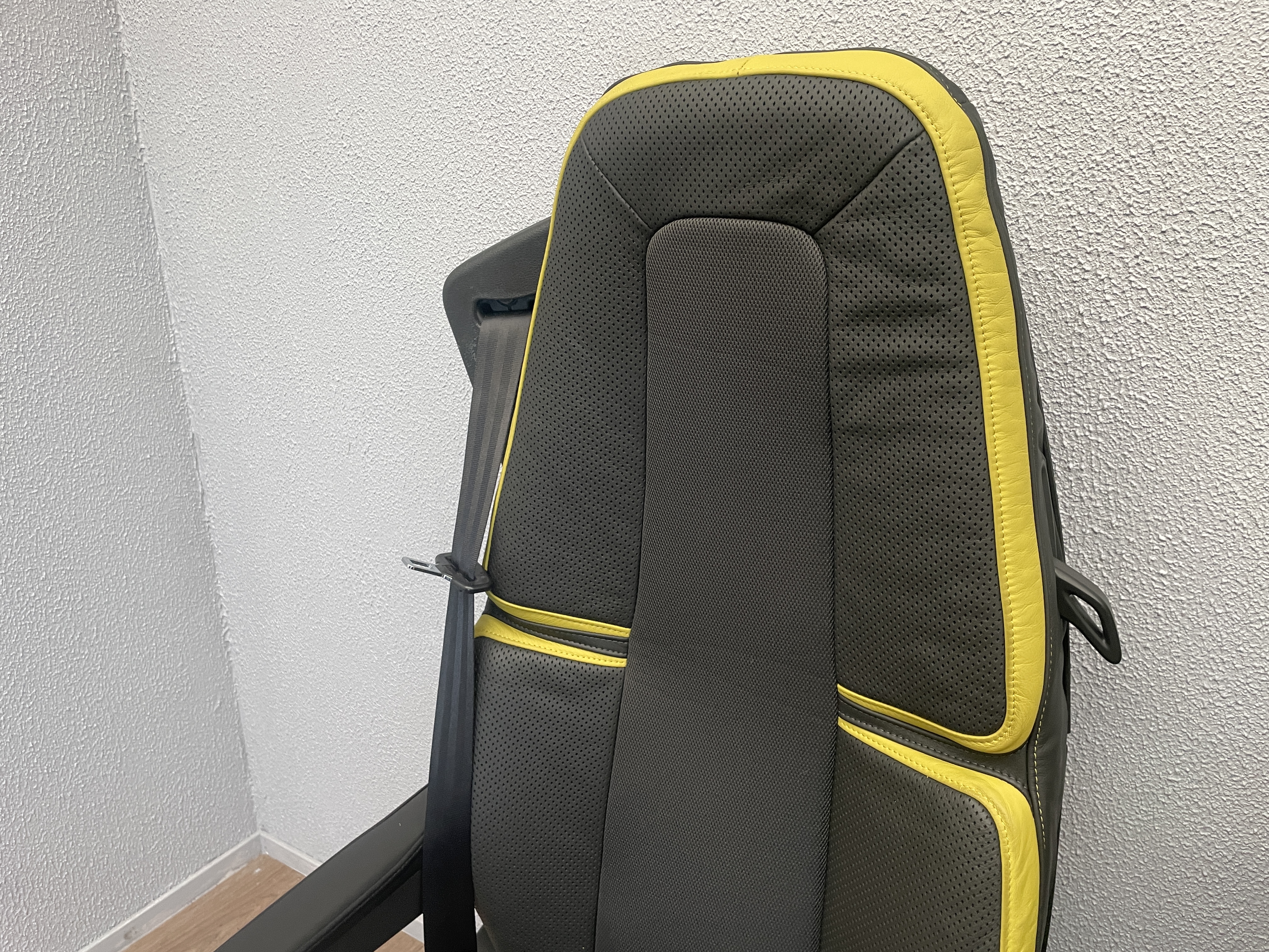 Set Volvo stoelen geel leer