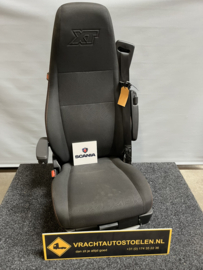 Scania ISRI chauffeursstoel, stof zwart met XT logo