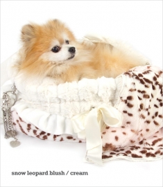 Pet Flys Snuggle Bug Snow Leopard / Cream