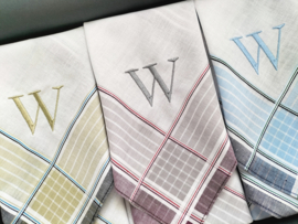 Luxe heren zakdoeken met borduring initiaal in geschenkdoos zwart
