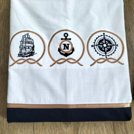 Dekbedovertrek  wit/ donkerblauw/ cognac maritiem en naam geborduurd 140 x 220 cm