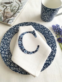 Landelijke linnen off white servet 'letter' gepersonaliseerd geborduurd blauw chinoiserie
