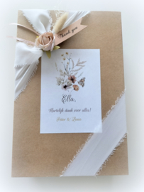 Bedankdoos ceremoniemeester huwelijk/ verjaardag zeepboeket en handdoek met geborduurde naam