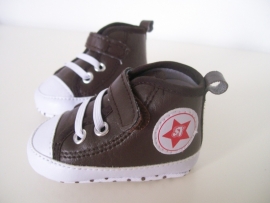 Donkerbruine babybooties 6-12 mnd. met rood sterretje