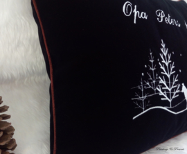 Zwart fluweel kussen met winterlandschap sneeuw en wolf gepersonaliseerd opa's plekje
