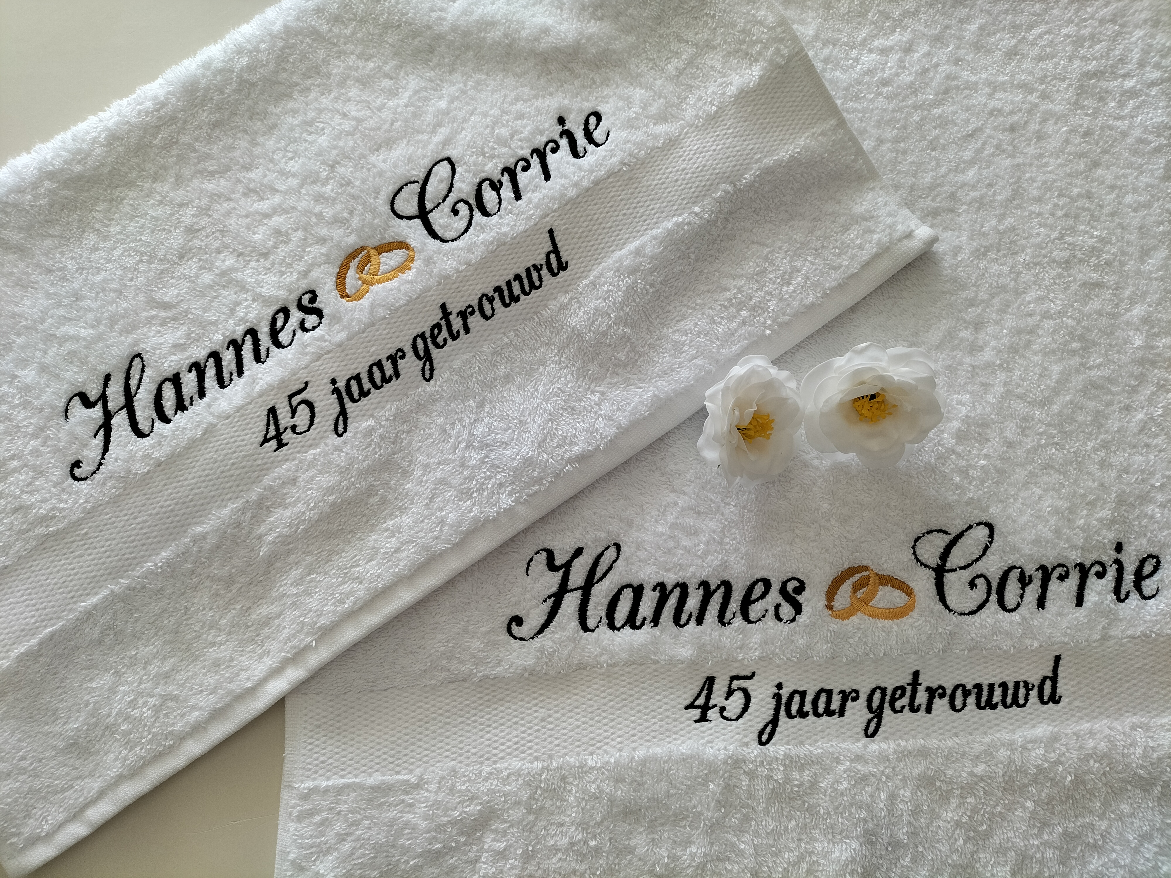 Handdoek wit huwelijksjubileum  45 jaar getrouwd