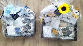 Cadeau bakpakket verjaardag keukendoek theedoek geborduurd naam