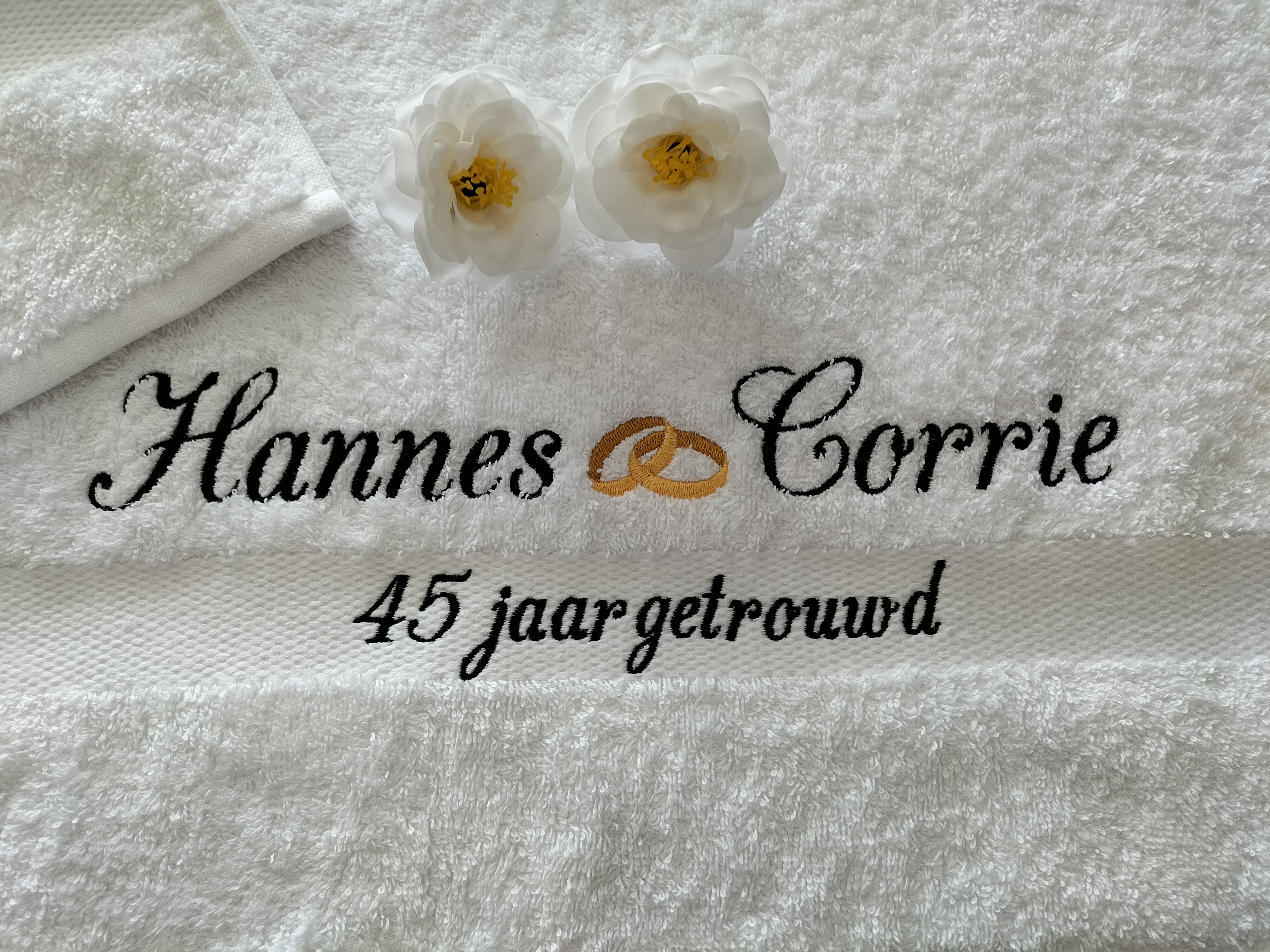 Handdoek wit huwelijksjubileum  45 jaar getrouwd