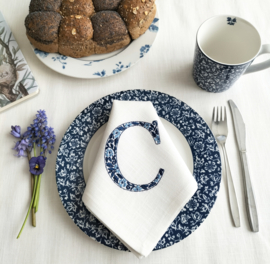 Landelijke linnen off white servet 'letter' gepersonaliseerd geborduurd blauw chinoiserie