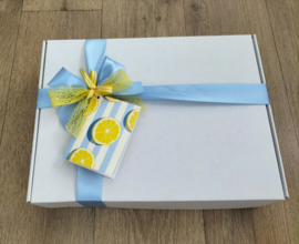 Dames/ meisjes schoudertas licht blauw/ wit streep met strik katoen