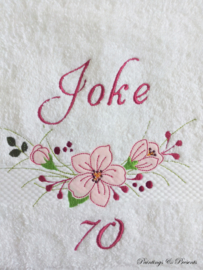 Luxe handdoek 50 x 100 cm wit met naam/cijfer geborduurd 'Cherry Blossom'